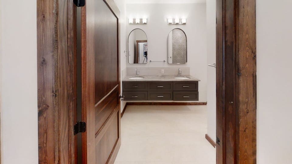 Indoors, Sink, Sink Faucet, Floor, Flooring