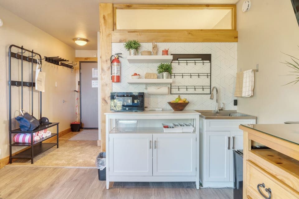 Kitchenette.