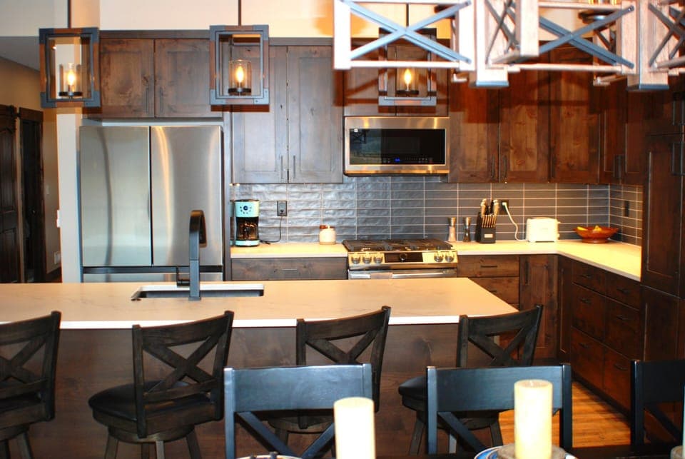 Kitchen with 5 Stool Island