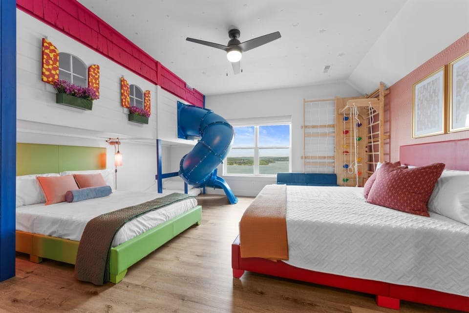COLORS OF BRANSON is a fun, color themed house with awesome bunk beds & slide + playset and more