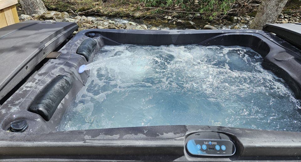 Outdoor spa tub