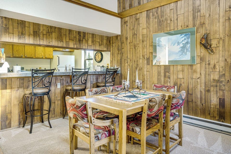 Dining Area | Dining Table | Dishware/Flatware