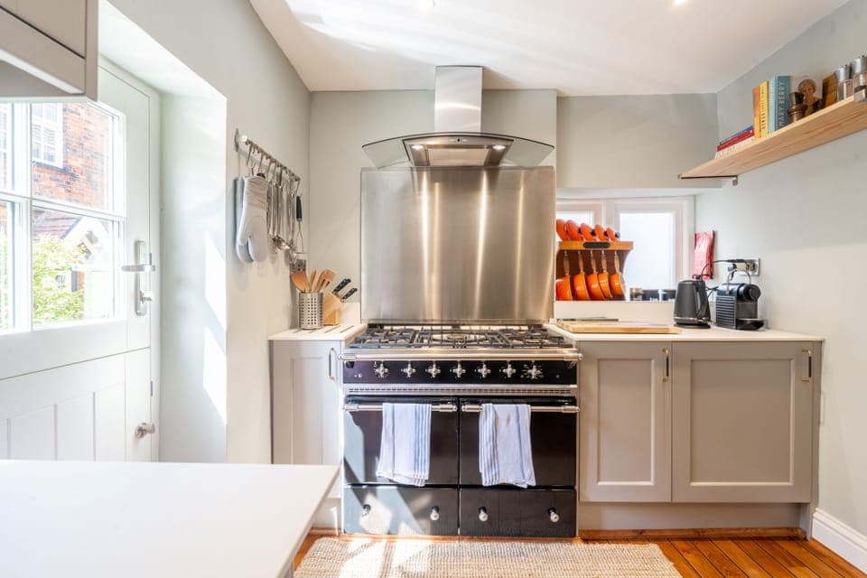 Ground floor: Kitchen with range cooker