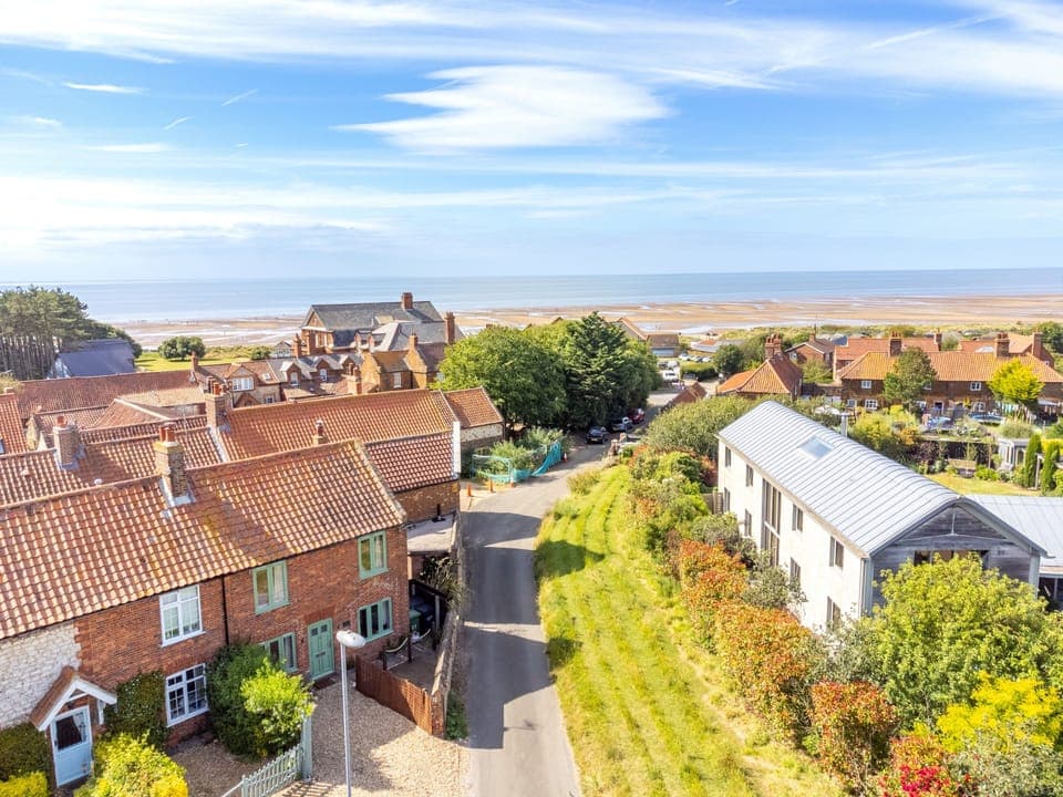 27 Sea Lane, Old Hunstanton: A stone's thow away from the beach