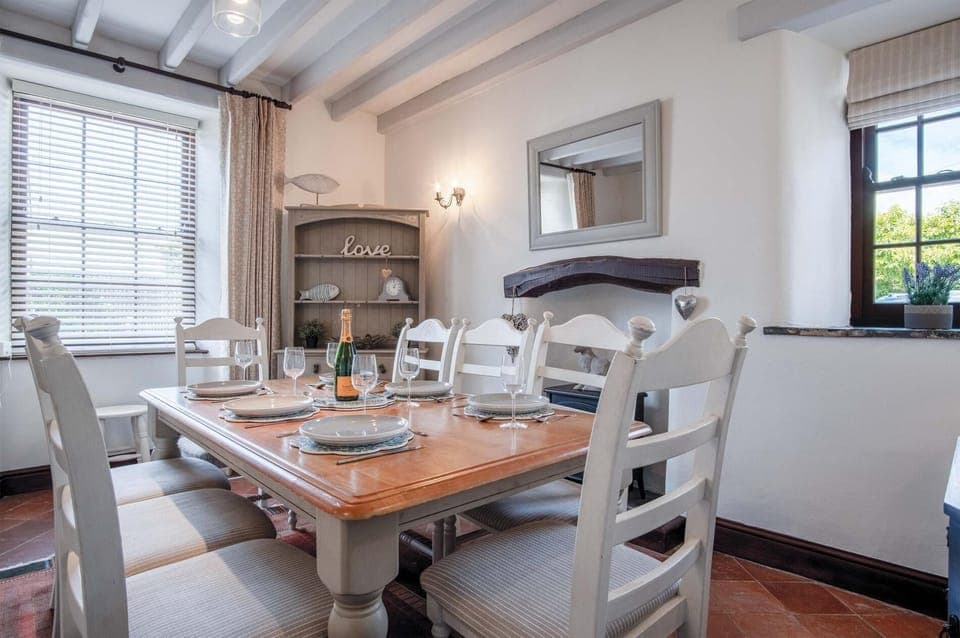 Tregoyr - 3 Bedroom Holiday Home - St. Florence (20233)