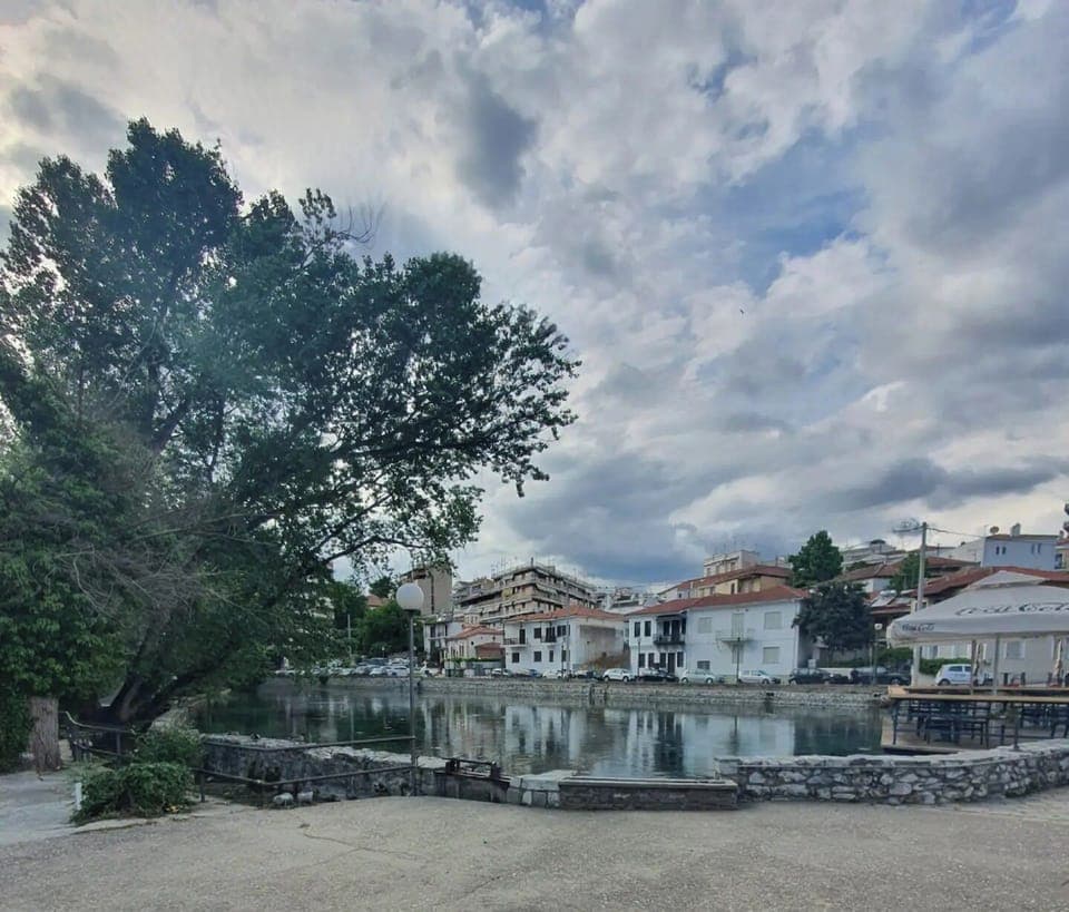 Santa Barbara Lake (1 min Walking Distance)