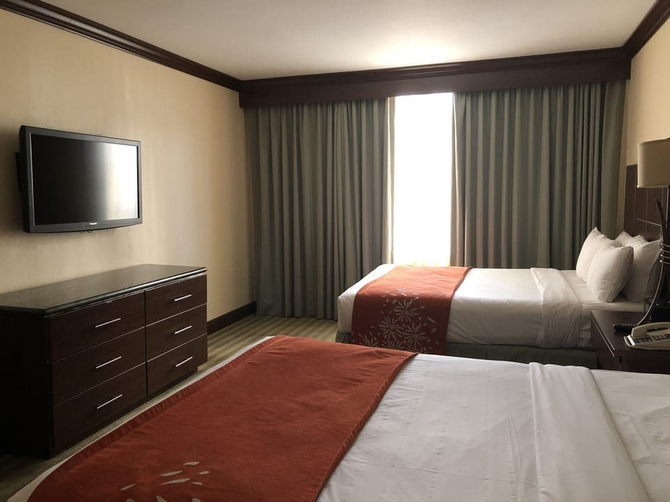 Unit with 2 Queen size beds. Exact unit will be assigned upon arrival. Views, colors and decor may vary.