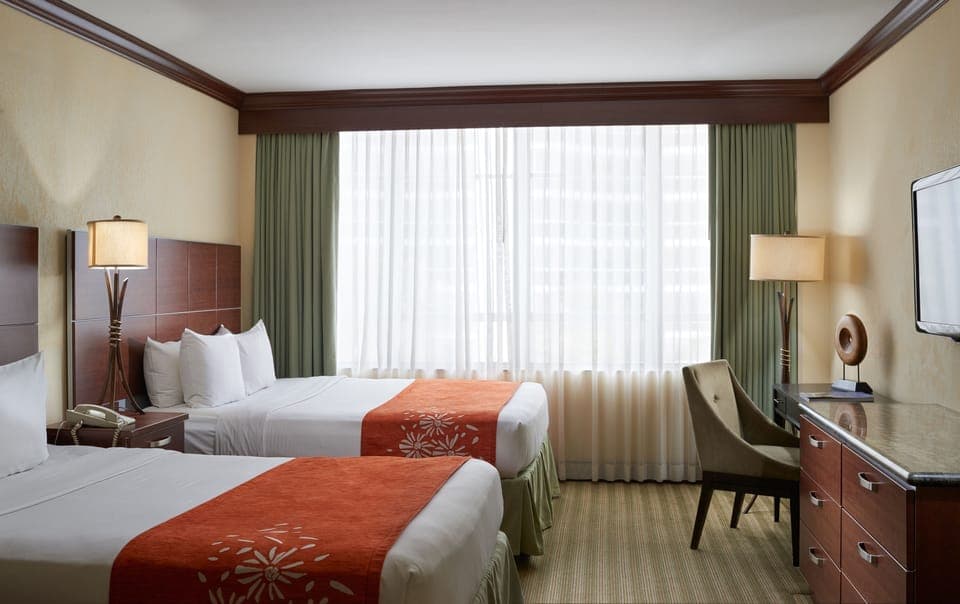 Unit with 2 Queen size beds. Exact unit will be assigned upon arrival. Views, colors and decor may vary.