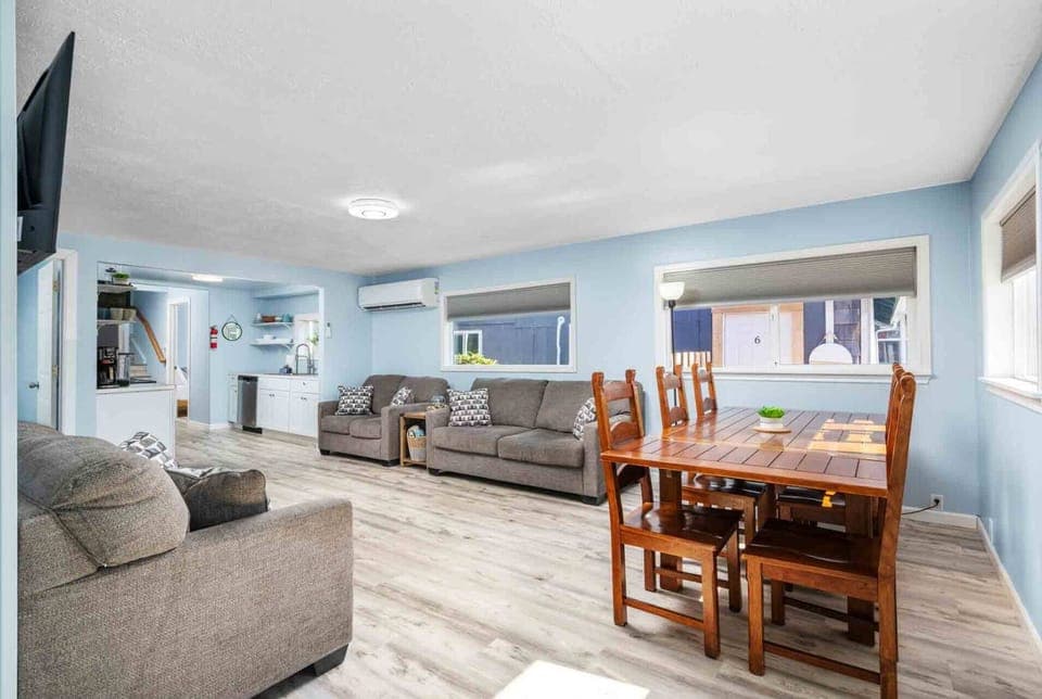 Welcome to the Cottages at Rockaway Beach Suite #5. We hope we get to host you at this Rockaway Beach rental. Please reach out with any questions.