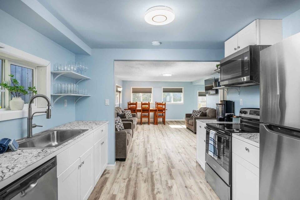 Cook delicious meals for breakfast, lunch, and dinner in this fully equipped kitchen. We suggest grabbing some seafood from a local market.