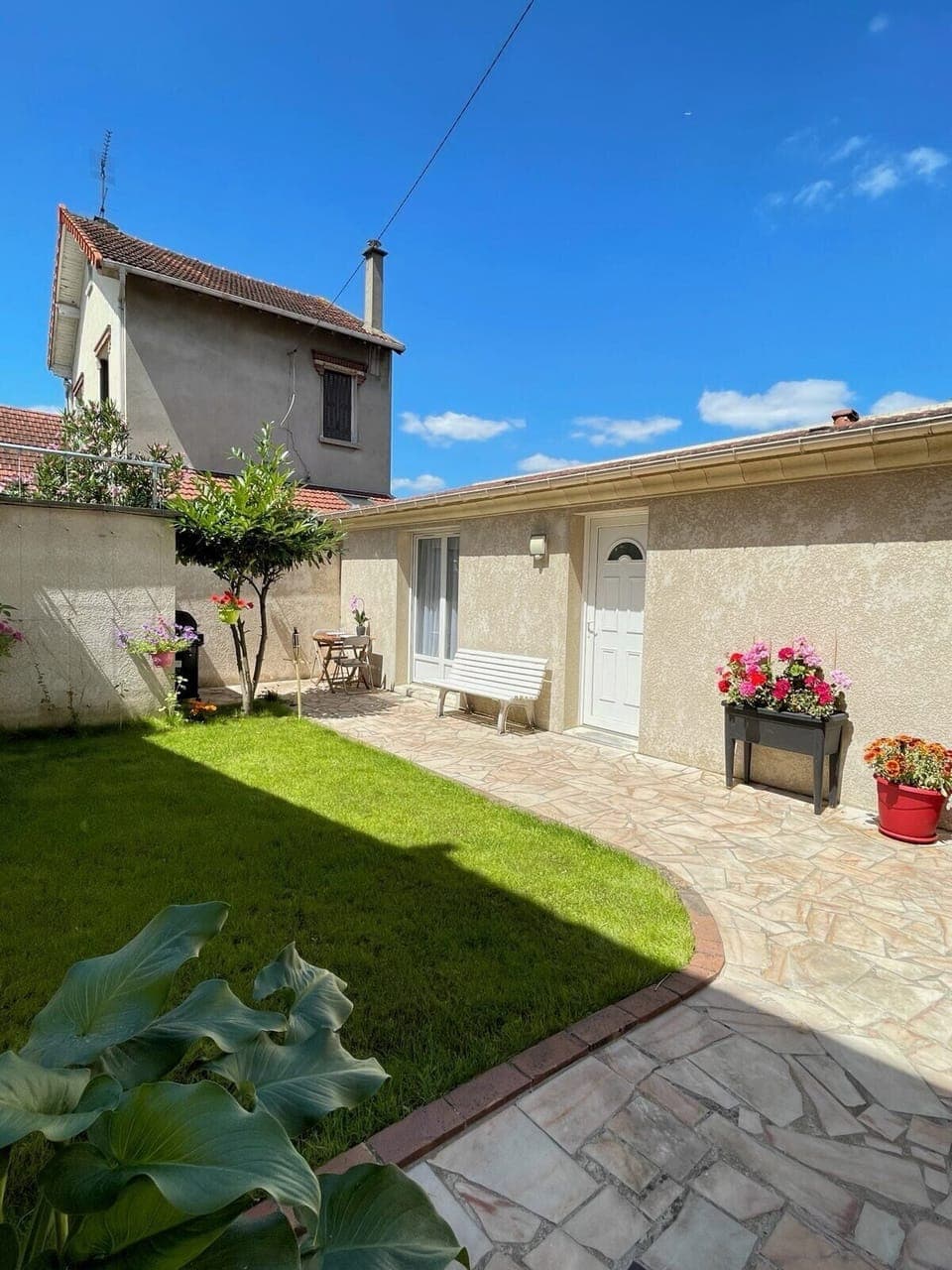 Garden Villa Zen 78. Studio for tourist rental, hotel services. Terrace, barbecue.