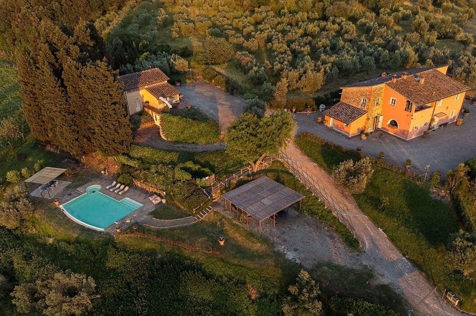 Stunning overview of the villa with pool for rent in Tuscany