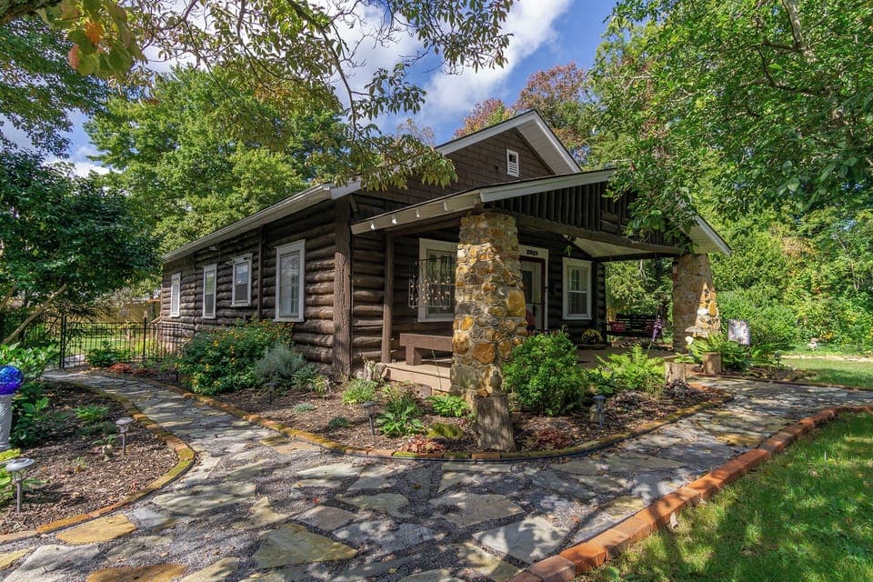 Welcome to Cabin Fever—a charming log cabin nestled behind a beautiful iron gate and full fencing, offering maximum privacy and peace of mind.