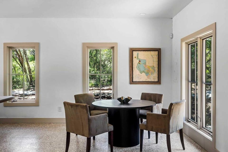 Right Cabin Dining Area