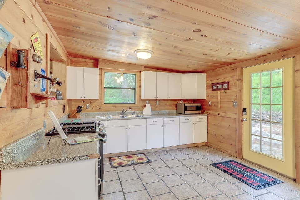 Kitchen | Single-Story Cabin | Keyless Entry | Free WiFi