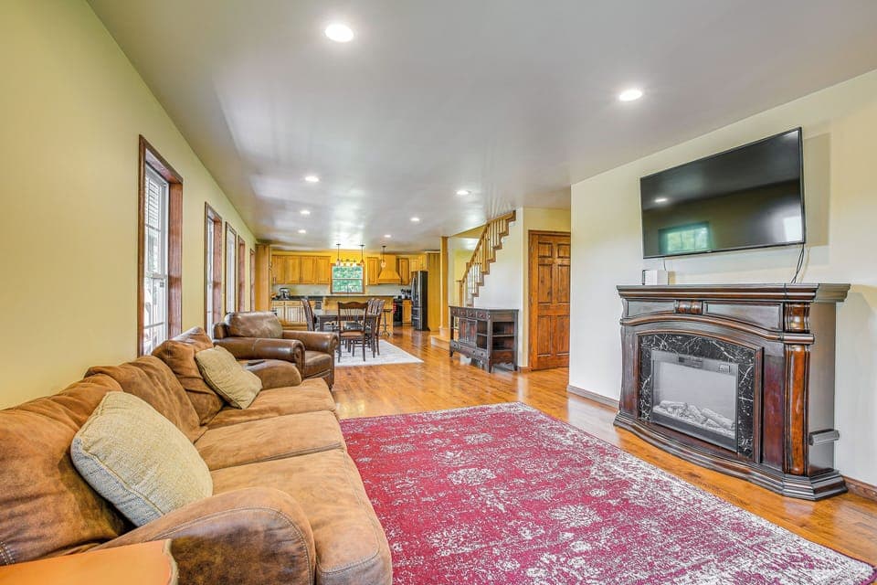 Hamden Vacation Rental | 4BR | 4BA | Stairs Required | 4,000 Sq Ft
