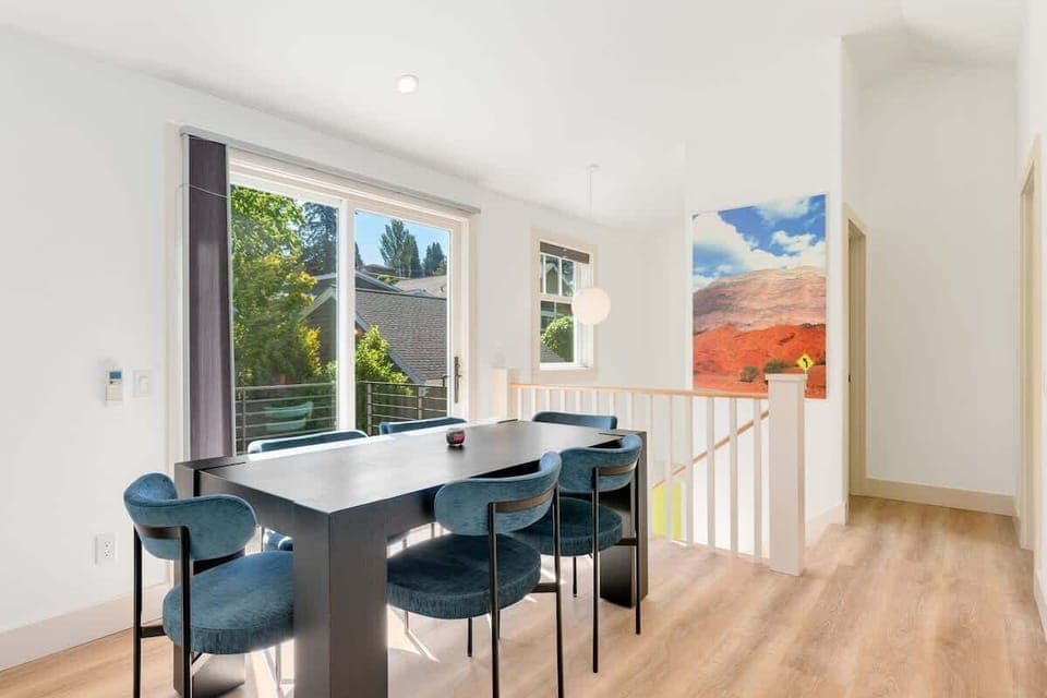 Table for four with plenty of light. Good for meals or working from home.