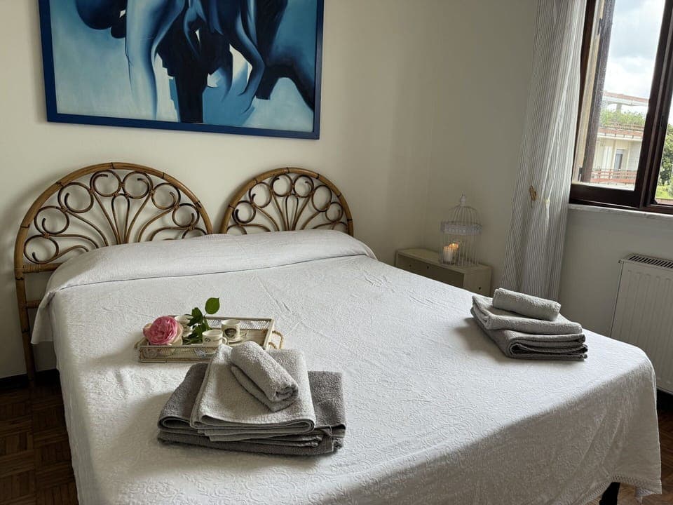 Table, Furniture, Property, Window, Comfort, Couch, Picture Frame, Textile, Interior Design, Building