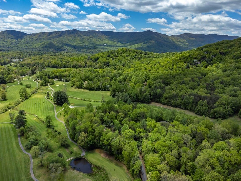Aerial view of Stone Circle Cottage.