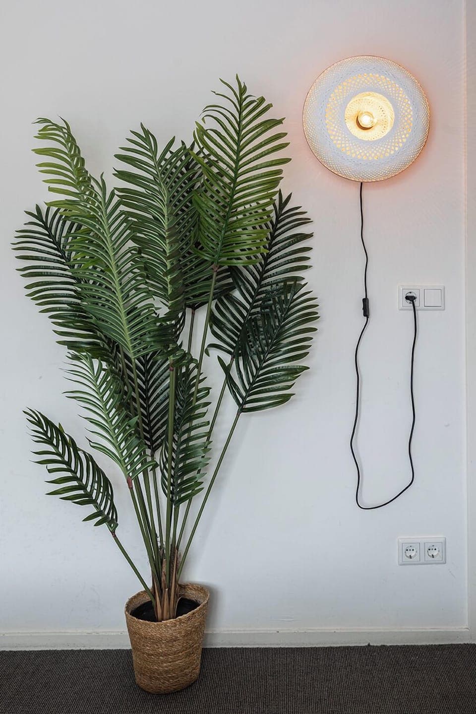 Experience the charm of Camping Zeeland in a bright and elegant room with two beds.

Ervaar de charme van Camping Zeeland in een lichte en elegante kamer met twee bedden.