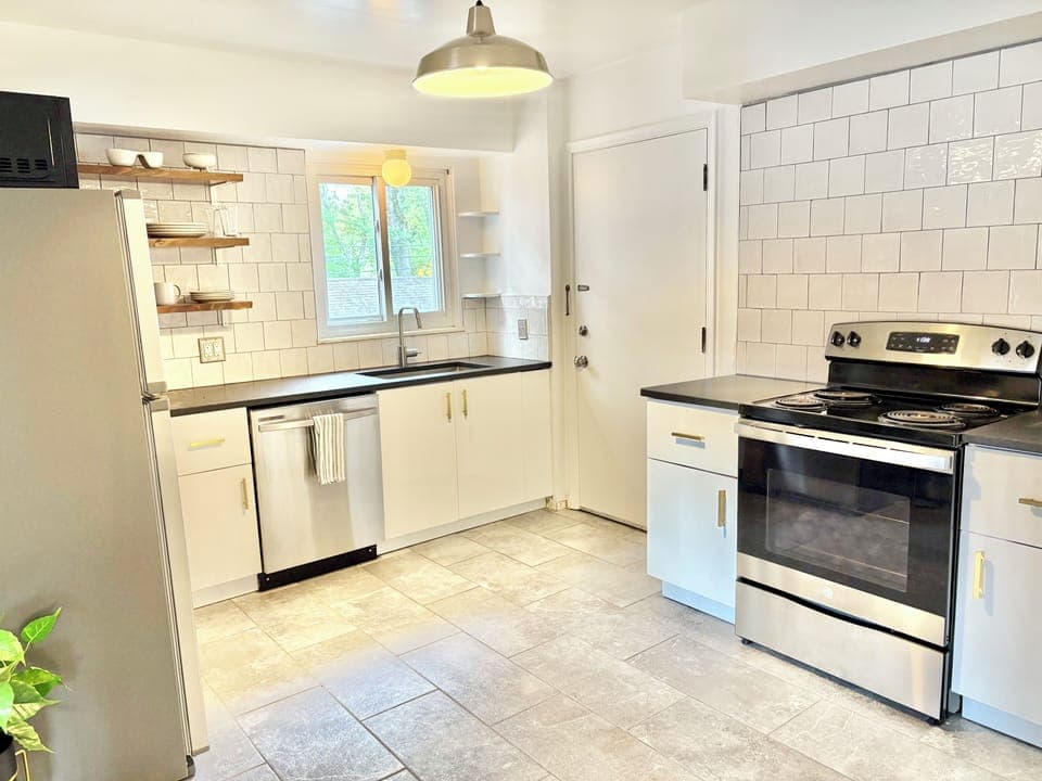 Beautiful renovated kitchen w fridge, dishwasher, disposal, electric range, oven