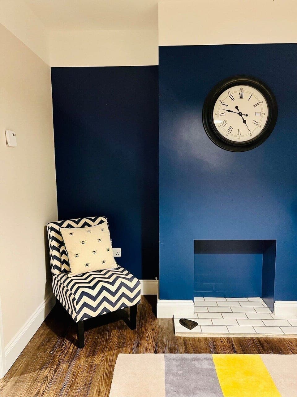 There’s several cosy corners to settle down with a good book or catch up with the latest news.