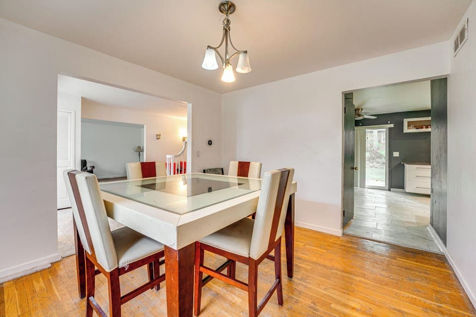 Dining Area | 1st Floor | Dishware/Flatware | Trash Bags/Paper Towels