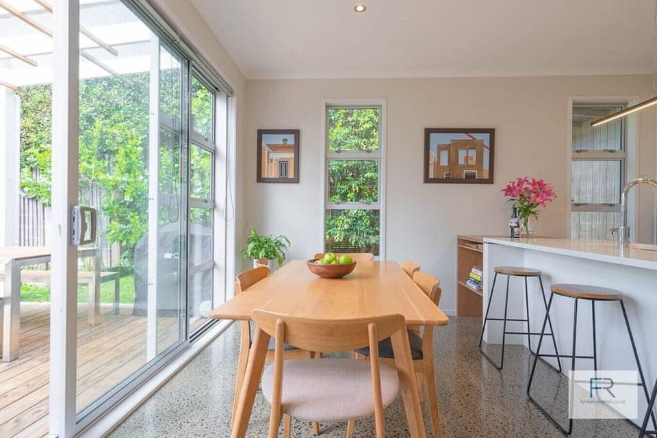 Dining table seats 6