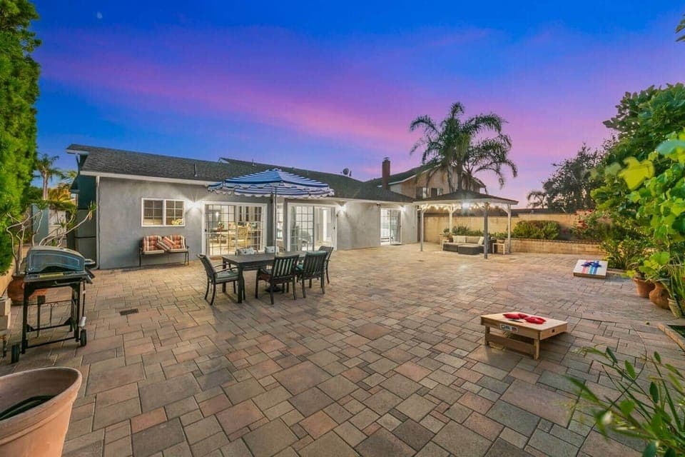 Large private backyard that is fenced and secured. BBQ with propane gas, dining