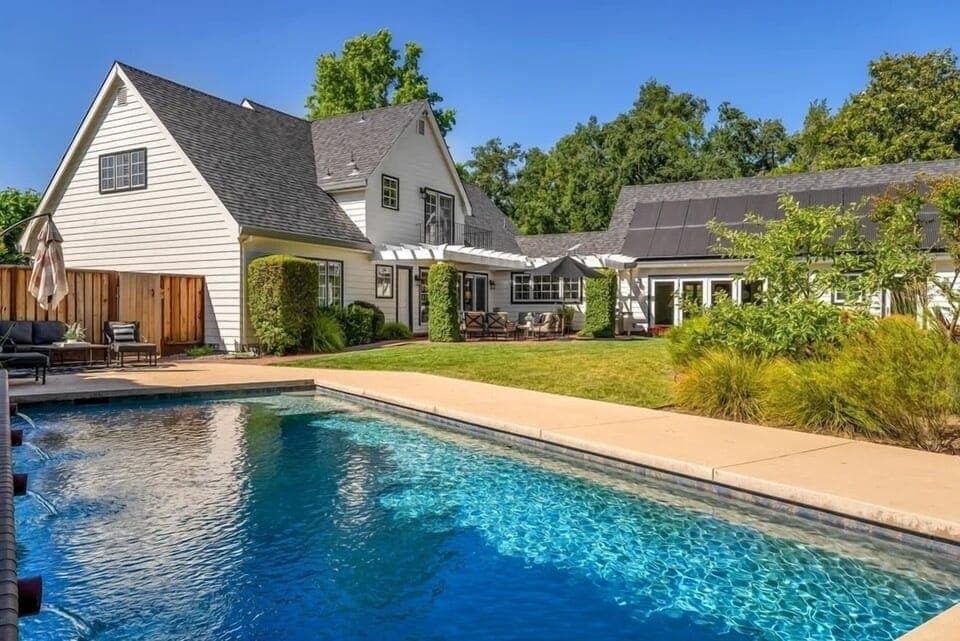 Pool / Backyard