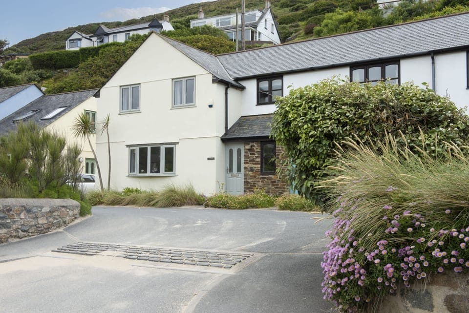 Castaways, Porthtowan: Your beachside haven awaits!