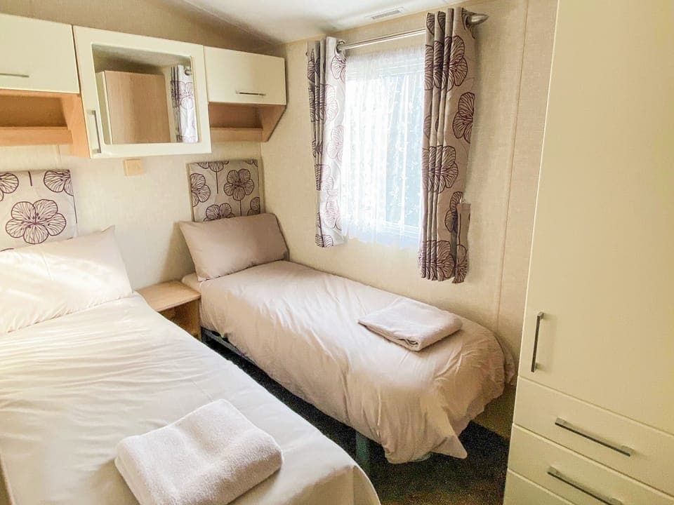 Twin bedroom | Gold Sierra - Bron Y Wendon Holiday Park, Llanddulas, near Llandudno