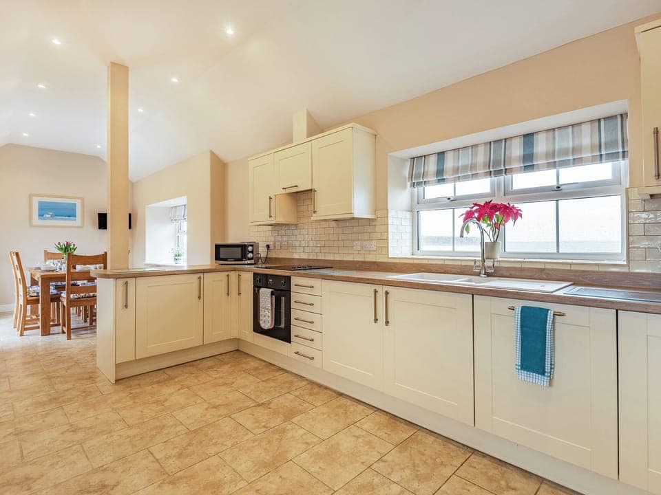 Kitchen | Yr Efail - Penrhyn Farm Cottages, Llanfwrog, near Holyhead