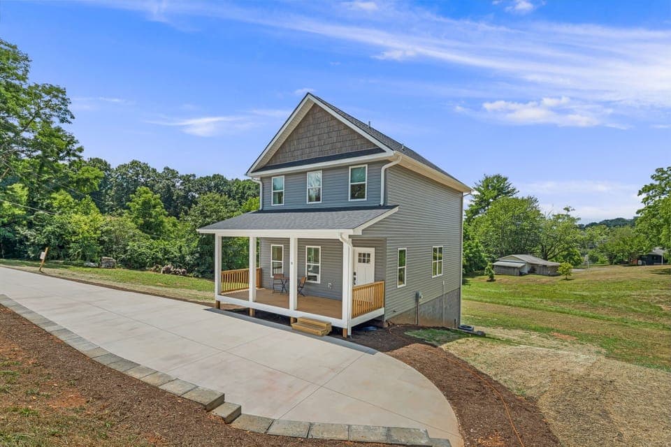 Front porch to enjoy your morning coffee