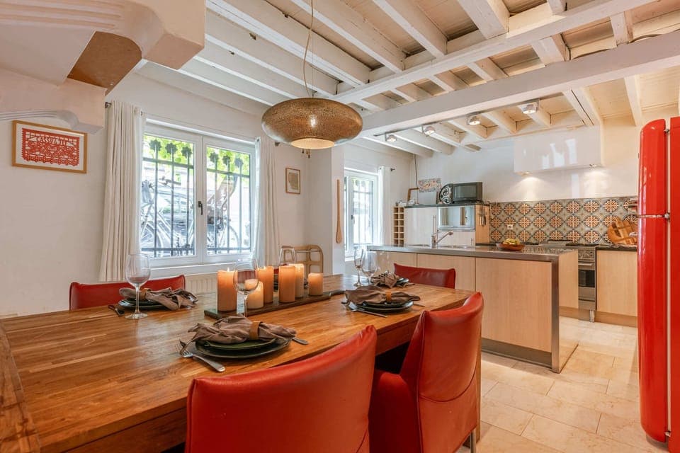 Dining area in connection with the kitchen