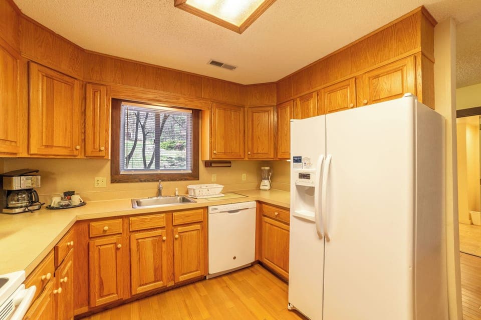First level full kitchen equipped with basic cookware