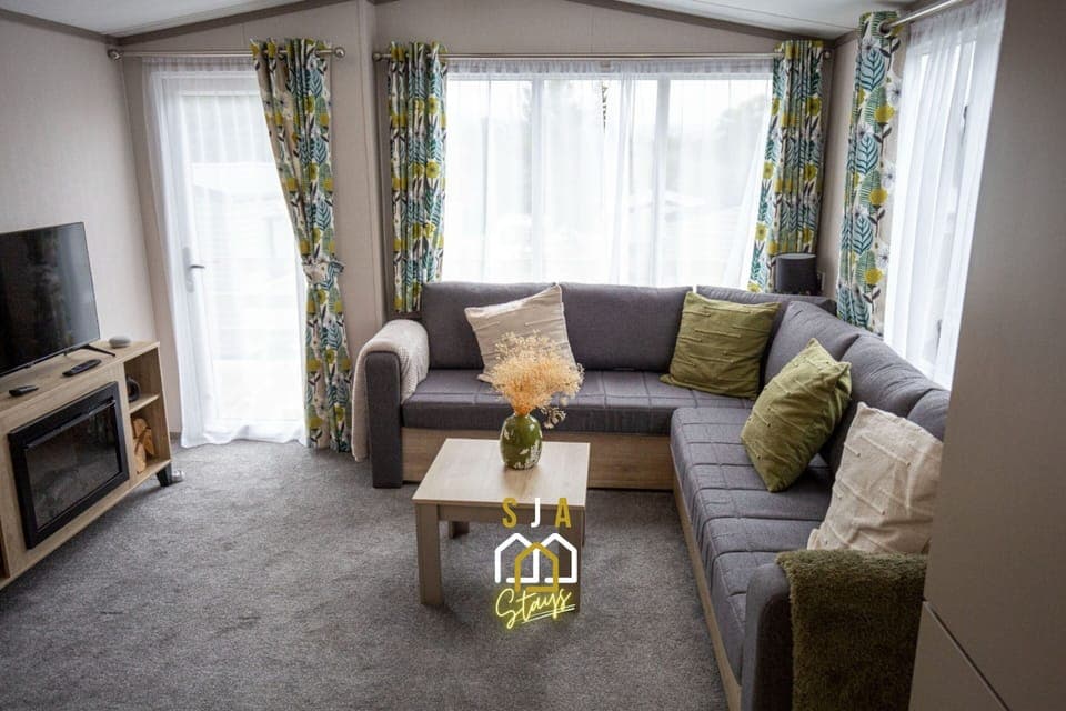 Living Room / Lounge