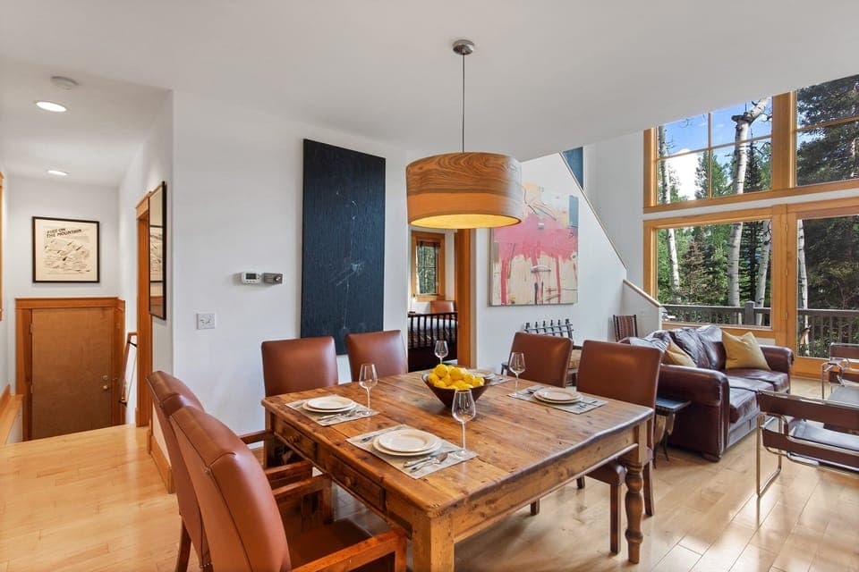 Dining room seating for 6-8 as well as breakfast bar seating for 4 provides ample seating for the whole family.