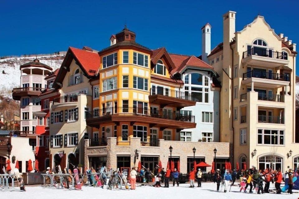 The Arrabelle is conveniently located only moments from the Eagle Bahn Gondola