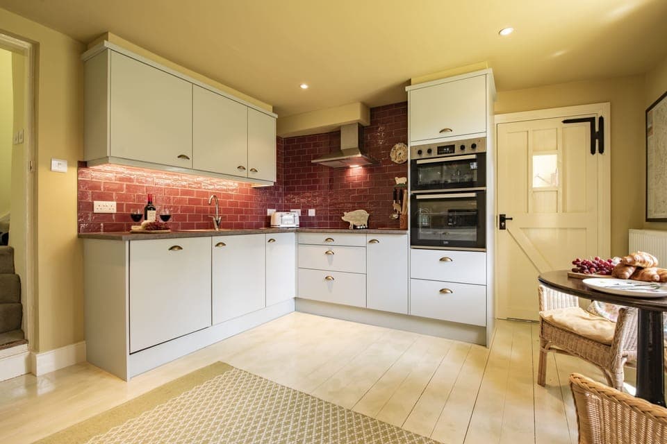 Garden Cottage, Richmond: Well-equipped modern kitchen