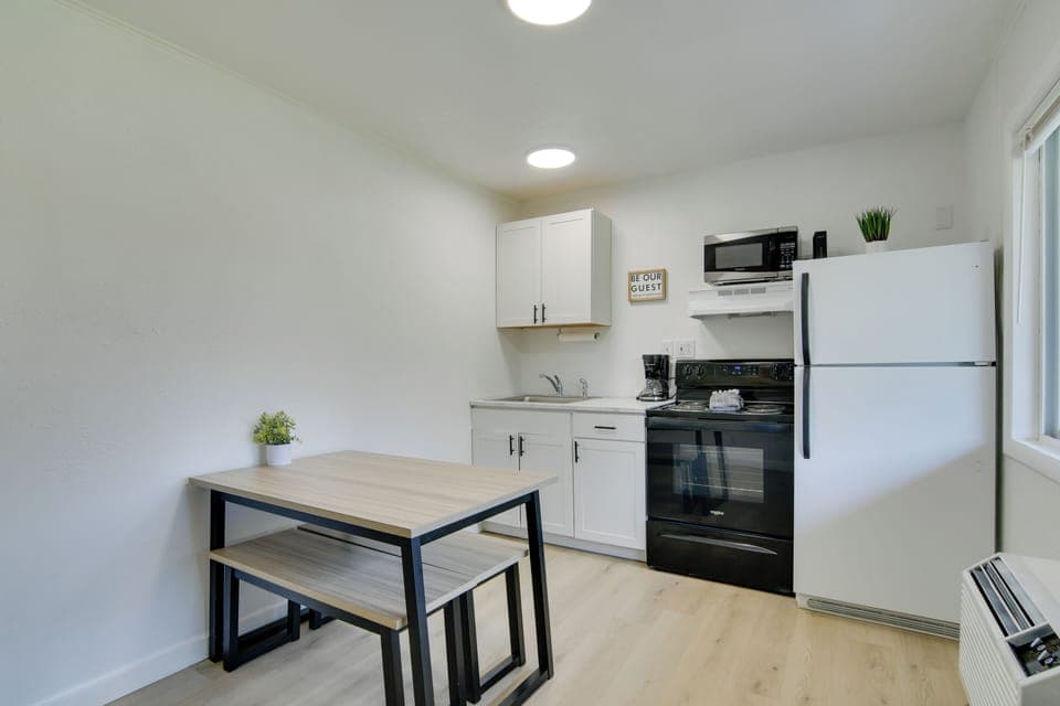 Kitchen | Dishware/Flatware Provided