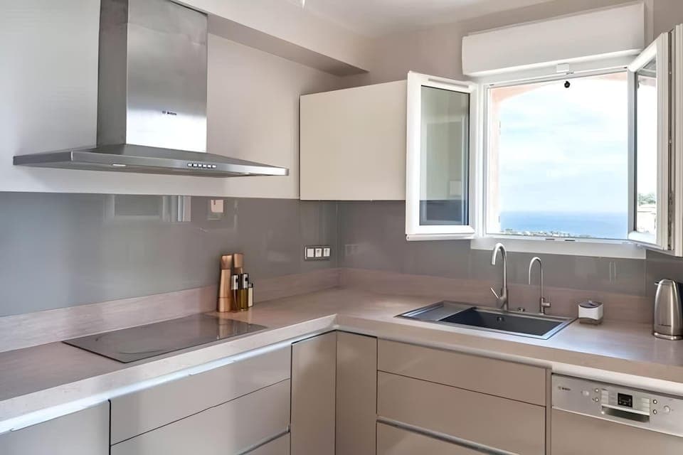 Full kitchen image 1