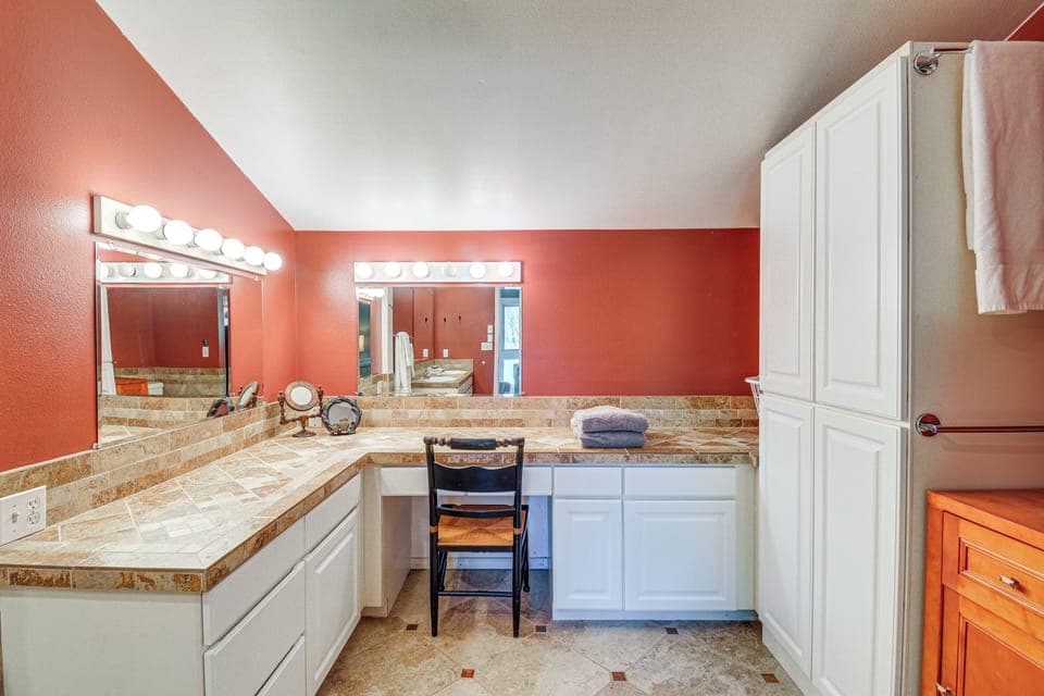 En-Suite Bathroom (Main House) | 2nd Floor