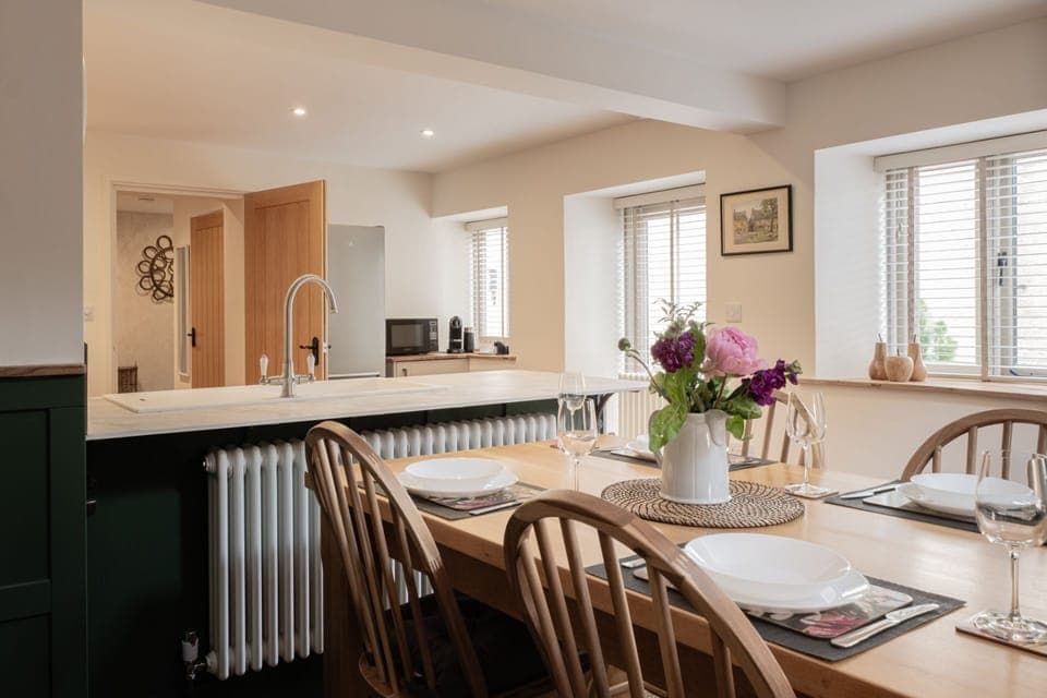 Highgate Dining Area - StayCotswold