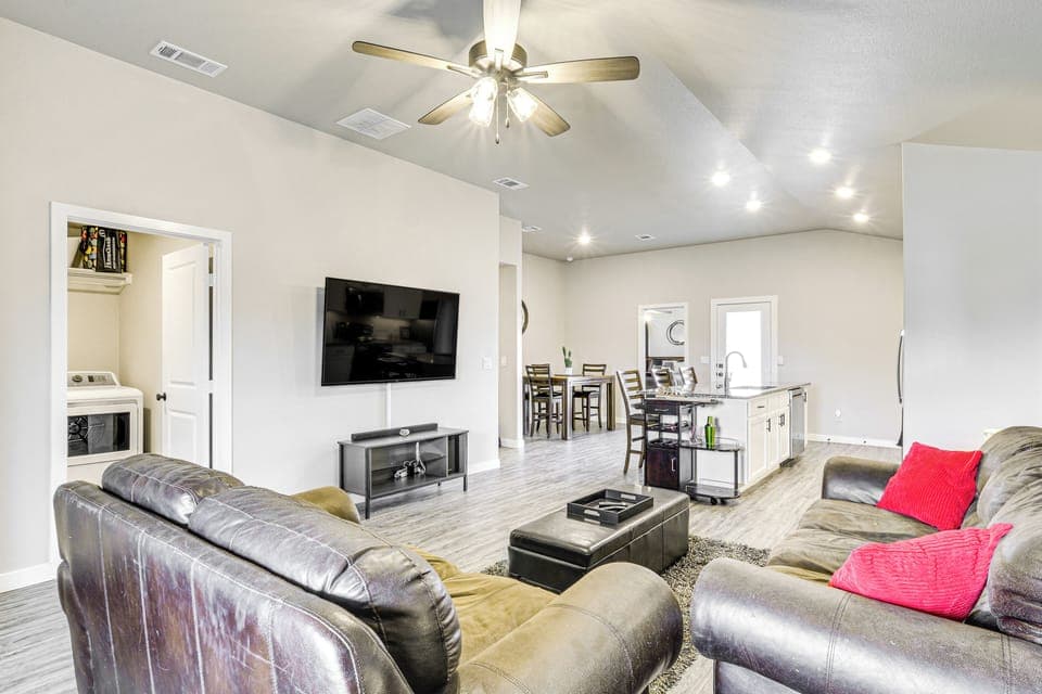 Lubbock Vacation Rental | 3BR | 2BA | 1 Step Required | 1,350 Sq Ft