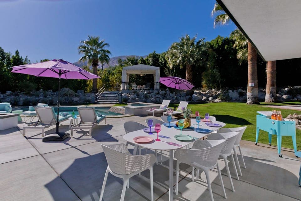 Alfresco dining for 6 or more