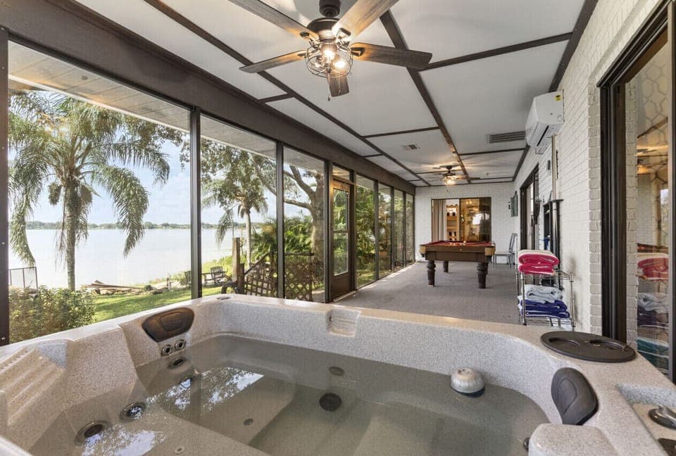 Indoor spa tub