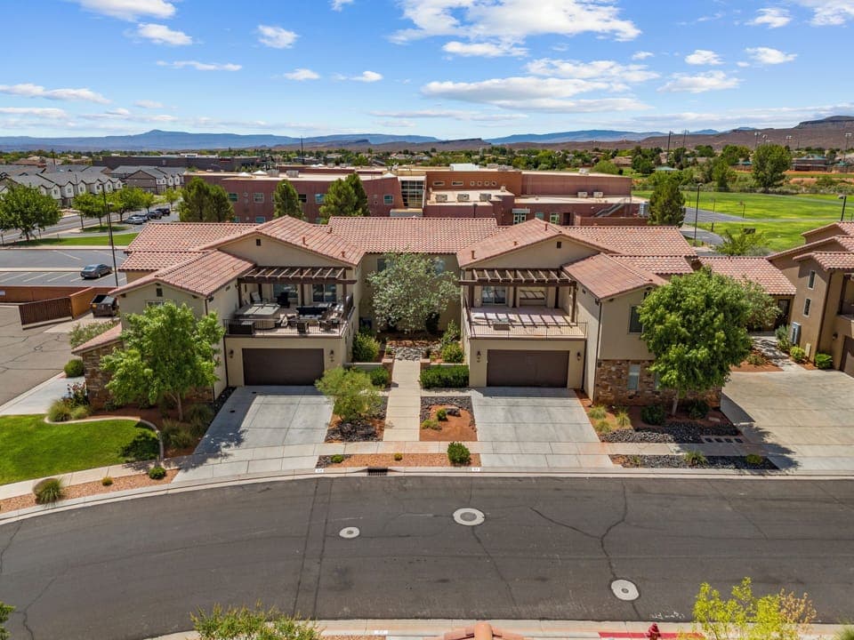 Side By Side Units - Grand Elite Retreat