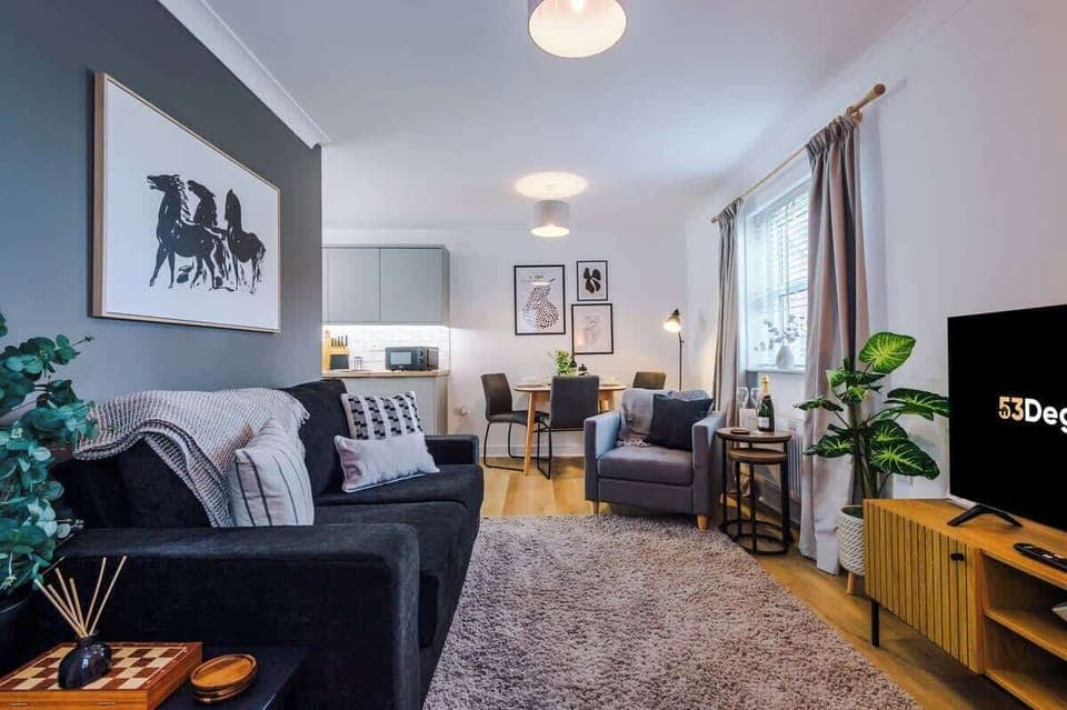 The open-plan living area benefits from a comfortable double sofa bed, a 40-inch Smart TV with Netflix and plenty of space to sit down and relax after a hard day at work.