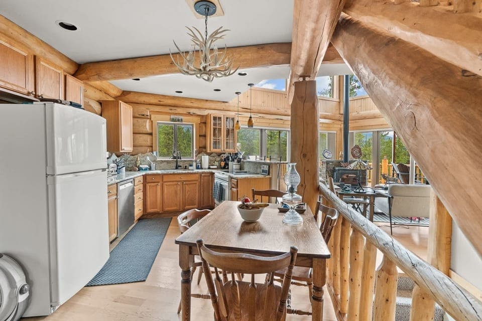 dining table/kitchen